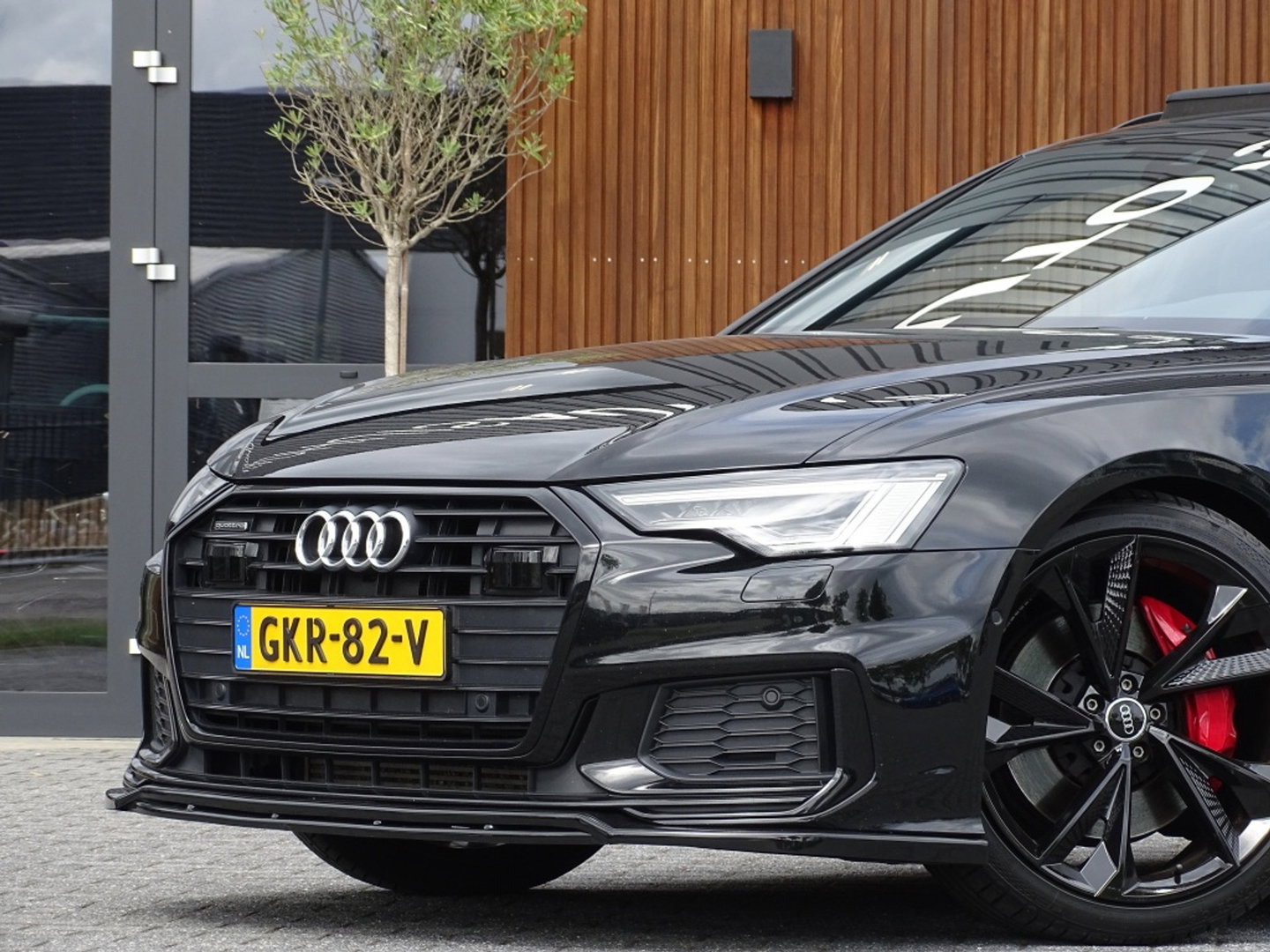 Audi A6 Avant 55 TFSI e 367PK Quattro / S6 Edition / Competition / LED