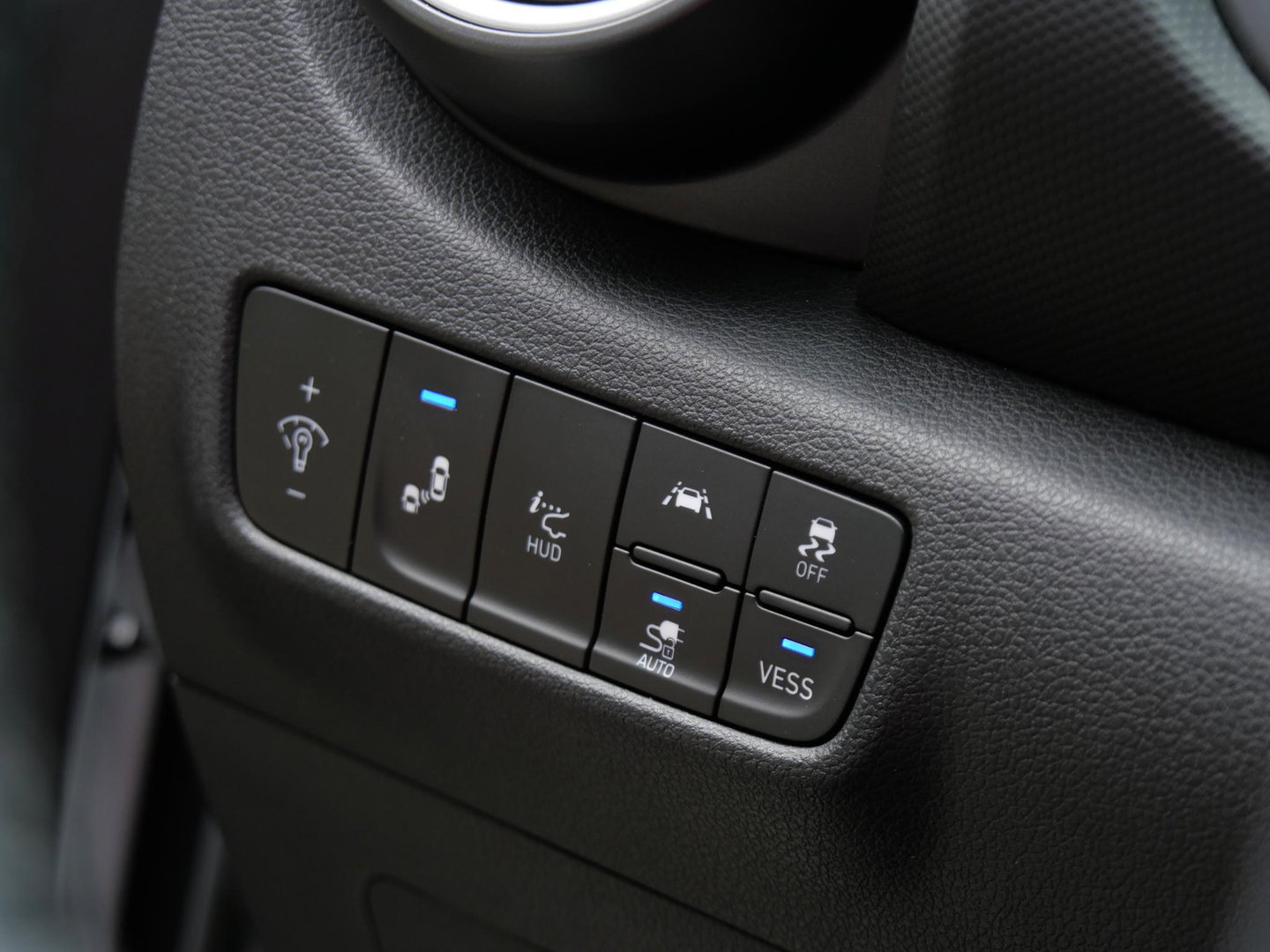 Hyundai KONA EV 64kWh PREMIUM/ LEER/ ELEKT. STOELEN/ WARMTEPOMP / SOH 100%
