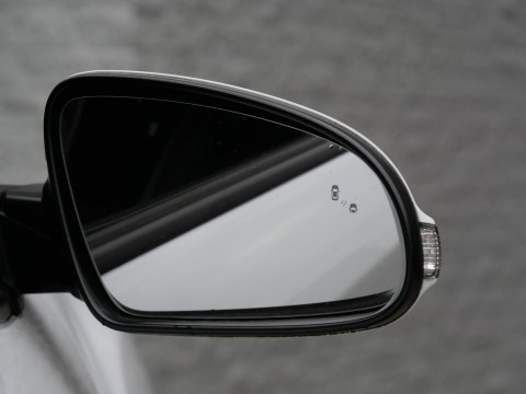 Hyundai KONA EV 64kWh PREMIUM/ LEER/ ELEKT. STOELEN/ WARMTEPOMP / SOH 100%