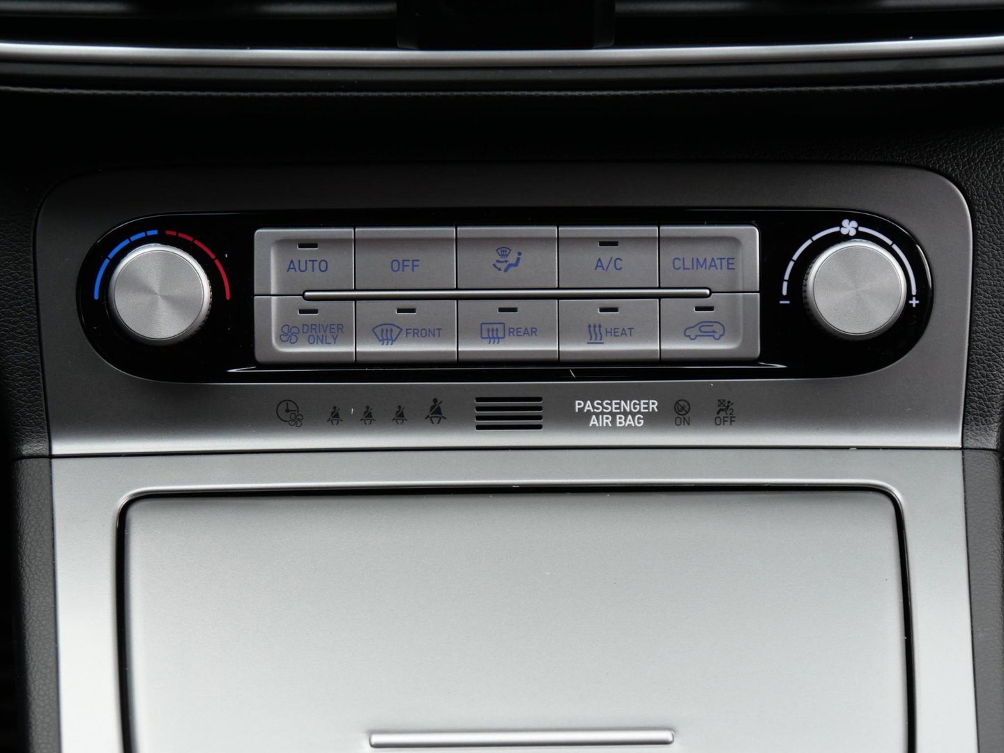 Hyundai KONA EV 64kWh PREMIUM/ LEER/ ELEKT. STOELEN/ WARMTEPOMP / SOH 100%