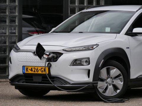 Hyundai KONA EV 64kWh PREMIUM/ LEER/ ELEKT. STOELEN/ WARMTEPOMP / SOH 100%