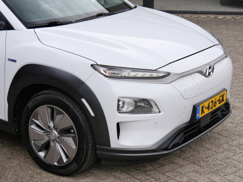 Hyundai KONA EV 64kWh PREMIUM/ LEER/ ELEKT. STOELEN/ WARMTEPOMP / SOH 100%