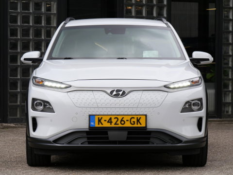 Hyundai KONA EV 64kWh PREMIUM/ LEER/ ELEKT. STOELEN/ WARMTEPOMP / SOH 100%