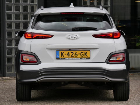 Hyundai KONA EV 64kWh PREMIUM/ LEER/ ELEKT. STOELEN/ WARMTEPOMP / SOH 100%