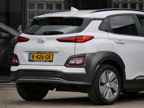 Hyundai KONA EV 64kWh PREMIUM/ LEER/ ELEKT. STOELEN/ WARMTEPOMP / SOH 100%