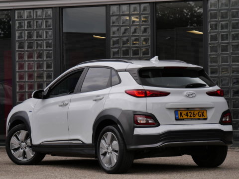 Hyundai KONA EV 64kWh PREMIUM/ LEER/ ELEKT. STOELEN/ WARMTEPOMP / SOH 100%