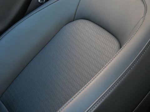 Hyundai KONA EV 64kWh PREMIUM/ LEER/ ELEKT. STOELEN/ WARMTEPOMP / SOH 100%