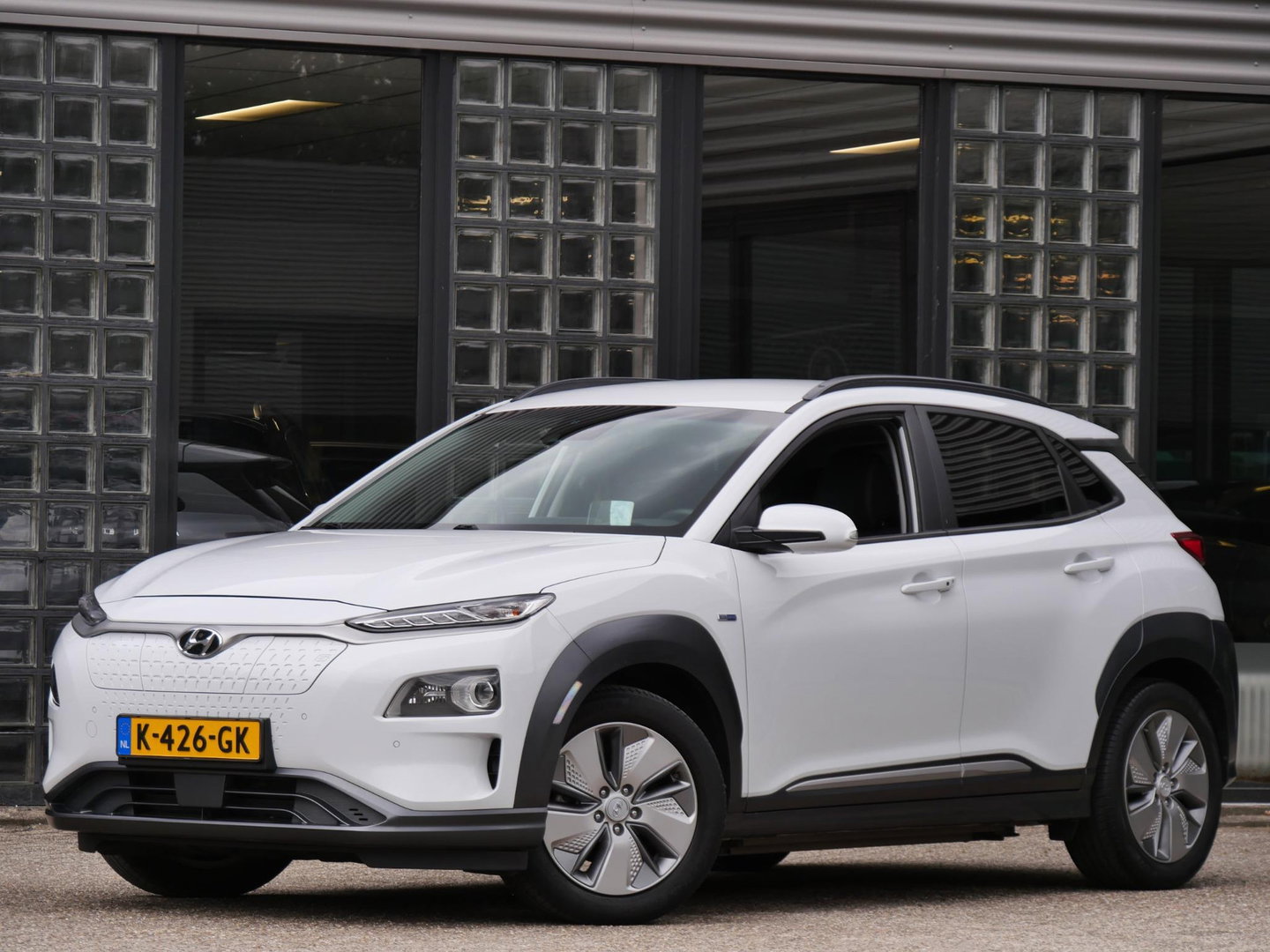 Hyundai KONA EV 64kWh PREMIUM/ LEER/ ELEKT. STOELEN/ WARMTEPOMP / SOH 100%