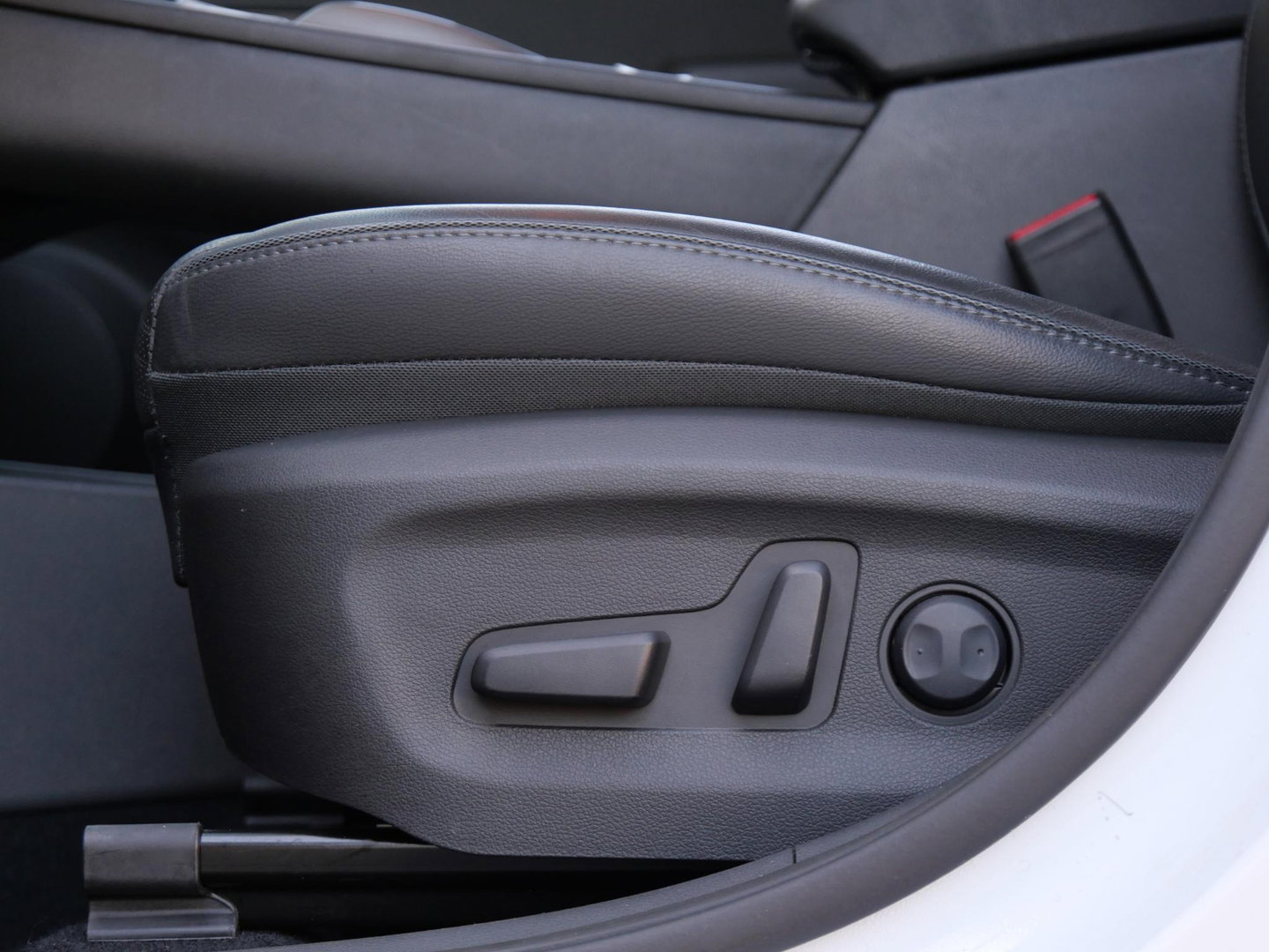 Hyundai KONA EV 64kWh PREMIUM/ LEER/ ELEKT. STOELEN/ WARMTEPOMP / SOH 100%
