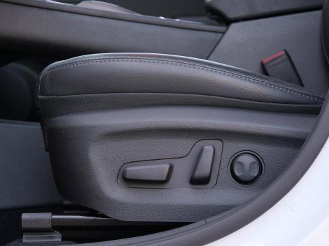 Hyundai KONA EV 64kWh PREMIUM/ LEER/ ELEKT. STOELEN/ WARMTEPOMP / SOH 100%