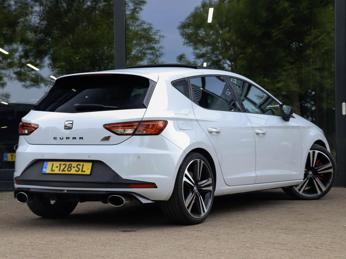 SEAT Leon ST 2.0 TSI Cupra 280 DSG Pano Camera Leder DCC Sportuitlaat ACC Maxton Carplay