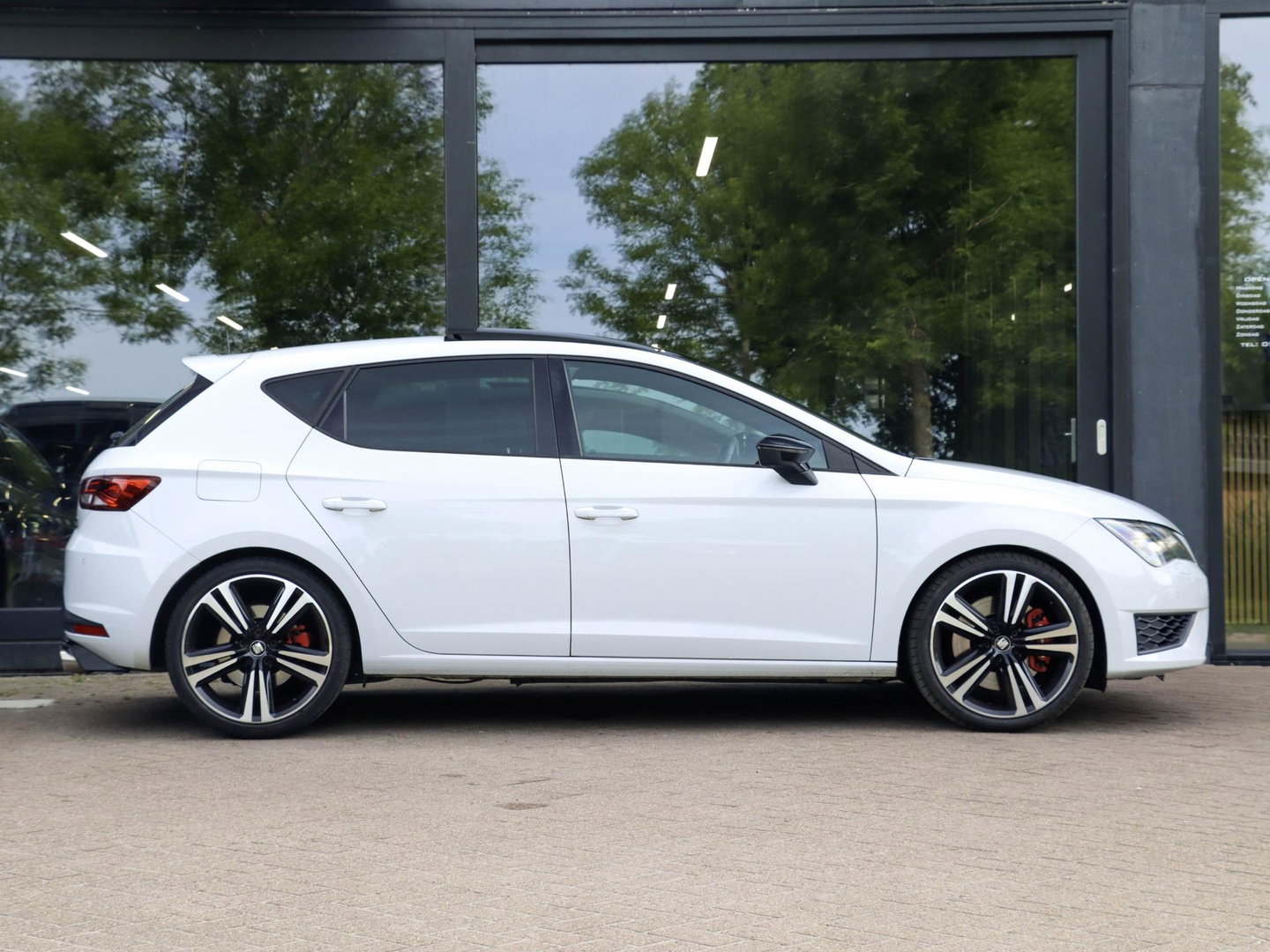 SEAT Leon ST 2.0 TSI Cupra 280 DSG Pano Camera Leder DCC Sportuitlaat ACC Maxton Carplay