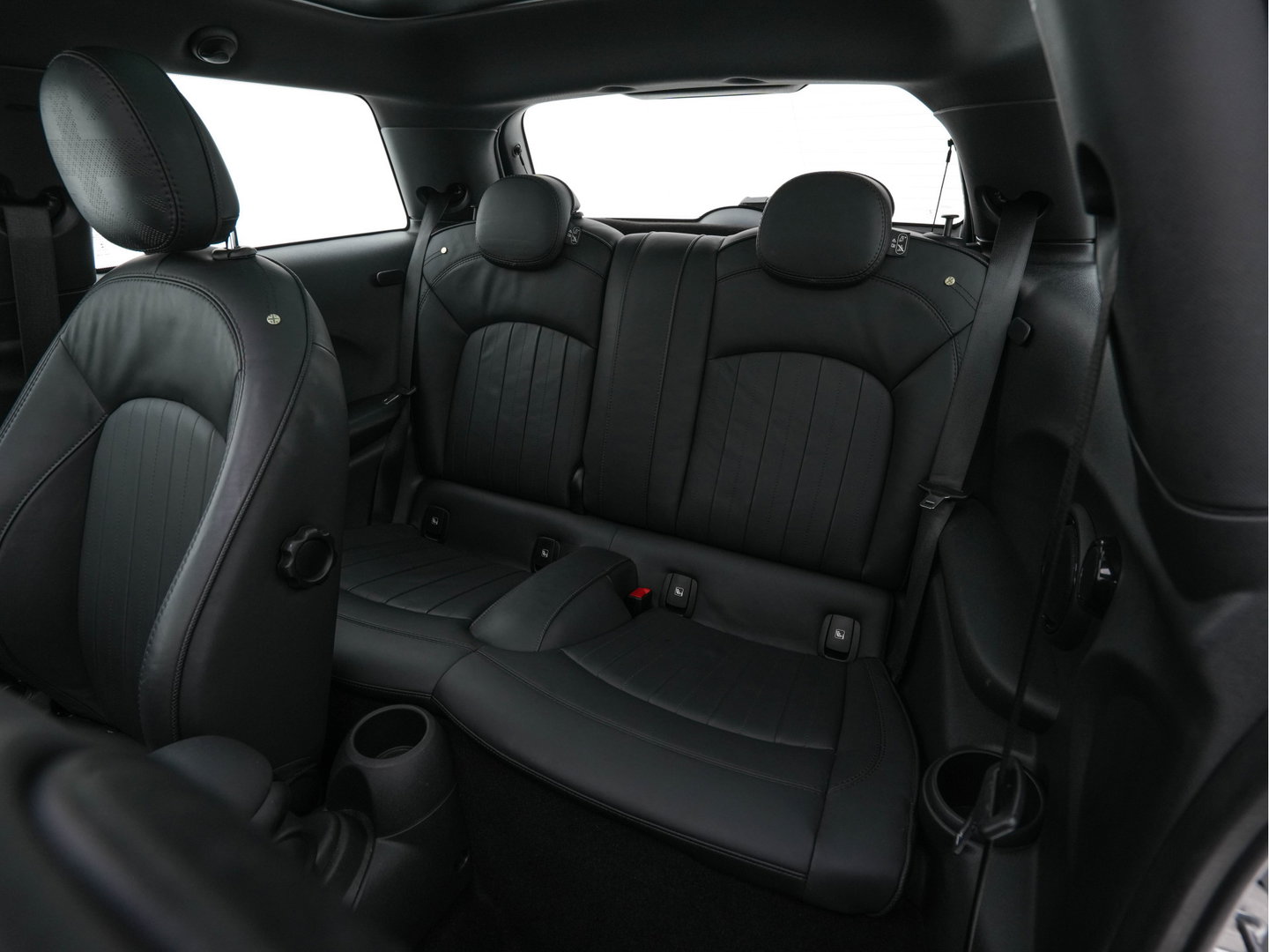 MINI Electric Yours 33 kWh [ 3-Fase-11kW ] {SoH-97%} (INCL-BTW) Aut. *HEATPUMP | PANO | LEATHER | DIGI-COCKPIT | HEAD-UP | FULL-LED | NAVI-FULLMAP | HEATED-SPORTSEATS | DAB | CRUISE | HARMAN/KARDON | CAMERA | KEYLESS | AMBIENTLIGHT | 17"ALU*