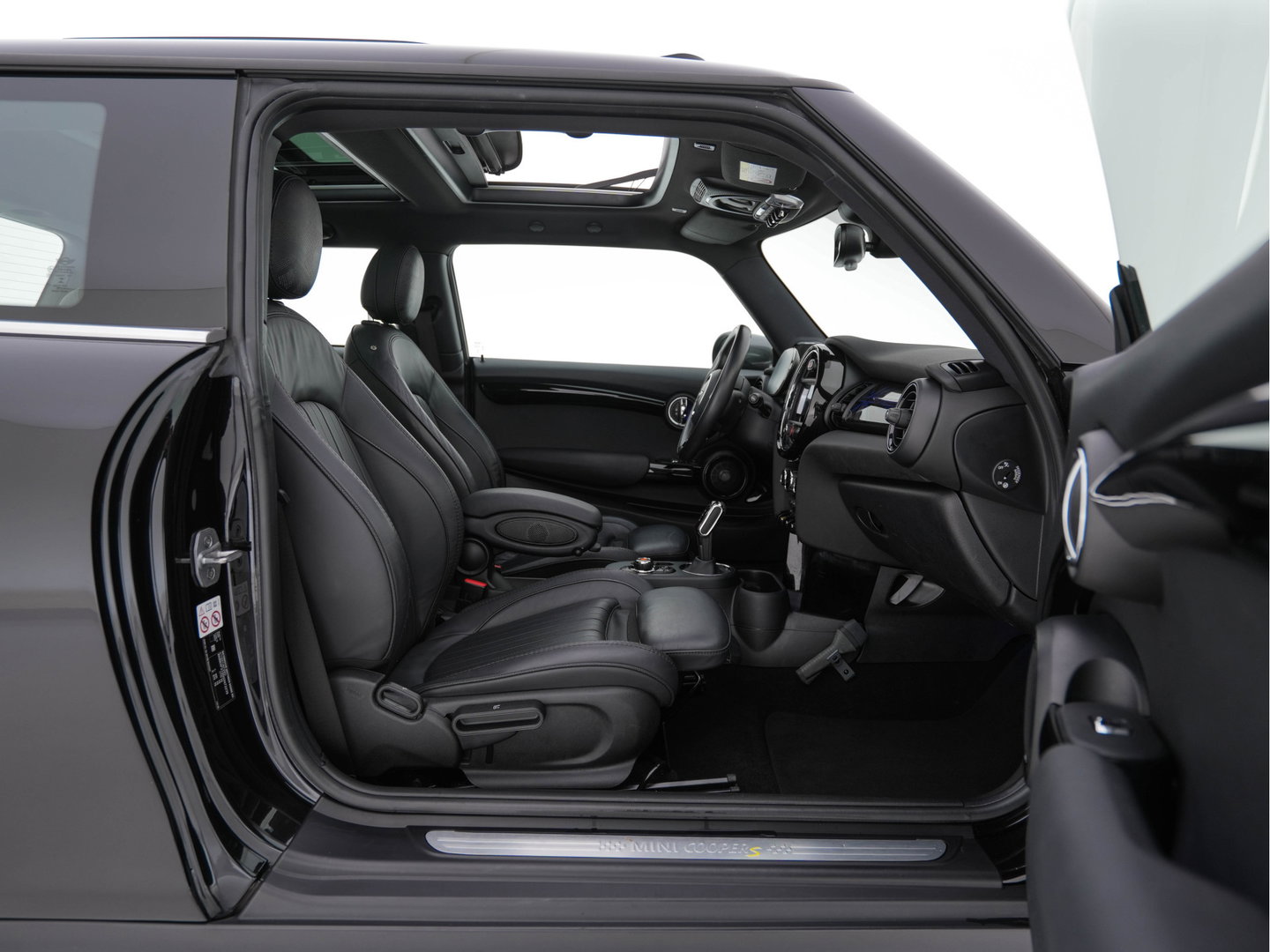 MINI Electric Yours 33 kWh [ 3-Fase-11kW ] {SoH-97%} (INCL-BTW) Aut. *HEATPUMP | PANO | LEATHER | DIGI-COCKPIT | HEAD-UP | FULL-LED | NAVI-FULLMAP | HEATED-SPORTSEATS | DAB | CRUISE | HARMAN/KARDON | CAMERA | KEYLESS | AMBIENTLIGHT | 17"ALU*