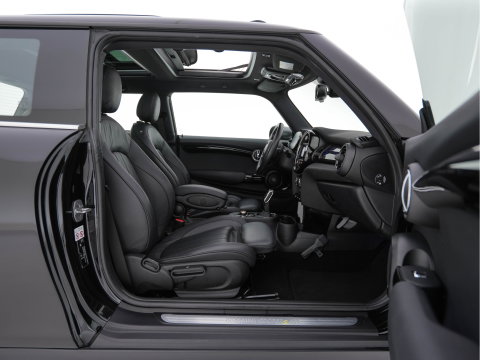 MINI Electric Yours 33 kWh [ 3-Fase-11kW ] {SoH-97%} (INCL-BTW) Aut. *HEATPUMP | PANO | LEATHER | DIGI-COCKPIT | HEAD-UP | FULL-LED | NAVI-FULLMAP | HEATED-SPORTSEATS | DAB | CRUISE | HARMAN/KARDON | CAMERA | KEYLESS | AMBIENTLIGHT | 17"ALU*