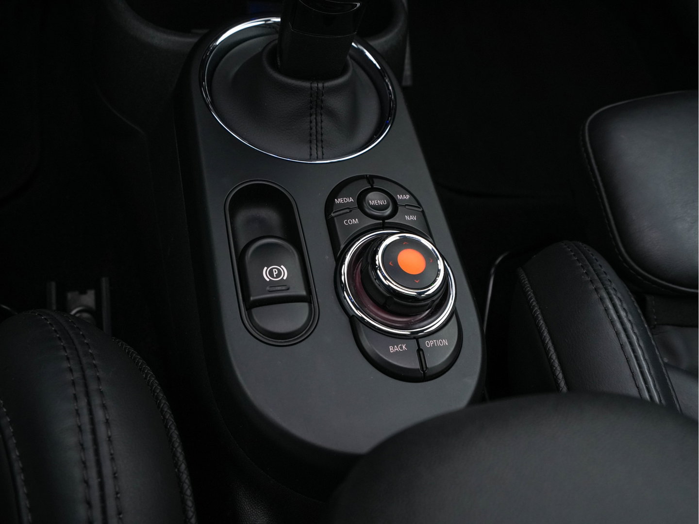 MINI Electric Yours 33 kWh [ 3-Fase-11kW ] {SoH-97%} (INCL-BTW) Aut. *HEATPUMP | PANO | LEATHER | DIGI-COCKPIT | HEAD-UP | FULL-LED | NAVI-FULLMAP | HEATED-SPORTSEATS | DAB | CRUISE | HARMAN/KARDON | CAMERA | KEYLESS | AMBIENTLIGHT | 17"ALU*