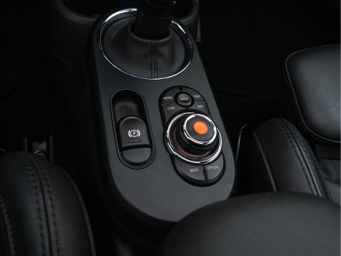 MINI Electric Yours 33 kWh [ 3-Fase-11kW ] {SoH-97%} (INCL-BTW) Aut. *HEATPUMP | PANO | LEATHER | DIGI-COCKPIT | HEAD-UP | FULL-LED | NAVI-FULLMAP | HEATED-SPORTSEATS | DAB | CRUISE | HARMAN/KARDON | CAMERA | KEYLESS | AMBIENTLIGHT | 17"ALU*