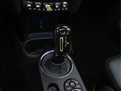 MINI Electric Yours 33 kWh [ 3-Fase-11kW ] {SoH-97%} (INCL-BTW) Aut. *HEATPUMP | PANO | LEATHER | DIGI-COCKPIT | HEAD-UP | FULL-LED | NAVI-FULLMAP | HEATED-SPORTSEATS | DAB | CRUISE | HARMAN/KARDON | CAMERA | KEYLESS | AMBIENTLIGHT | 17"ALU*