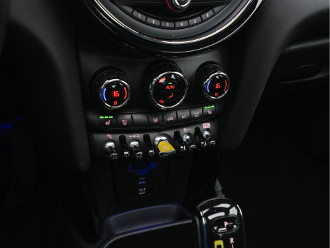 MINI Electric Yours 33 kWh [ 3-Fase-11kW ] {SoH-97%} (INCL-BTW) Aut. *HEATPUMP | PANO | LEATHER | DIGI-COCKPIT | HEAD-UP | FULL-LED | NAVI-FULLMAP | HEATED-SPORTSEATS | DAB | CRUISE | HARMAN/KARDON | CAMERA | KEYLESS | AMBIENTLIGHT | 17"ALU*