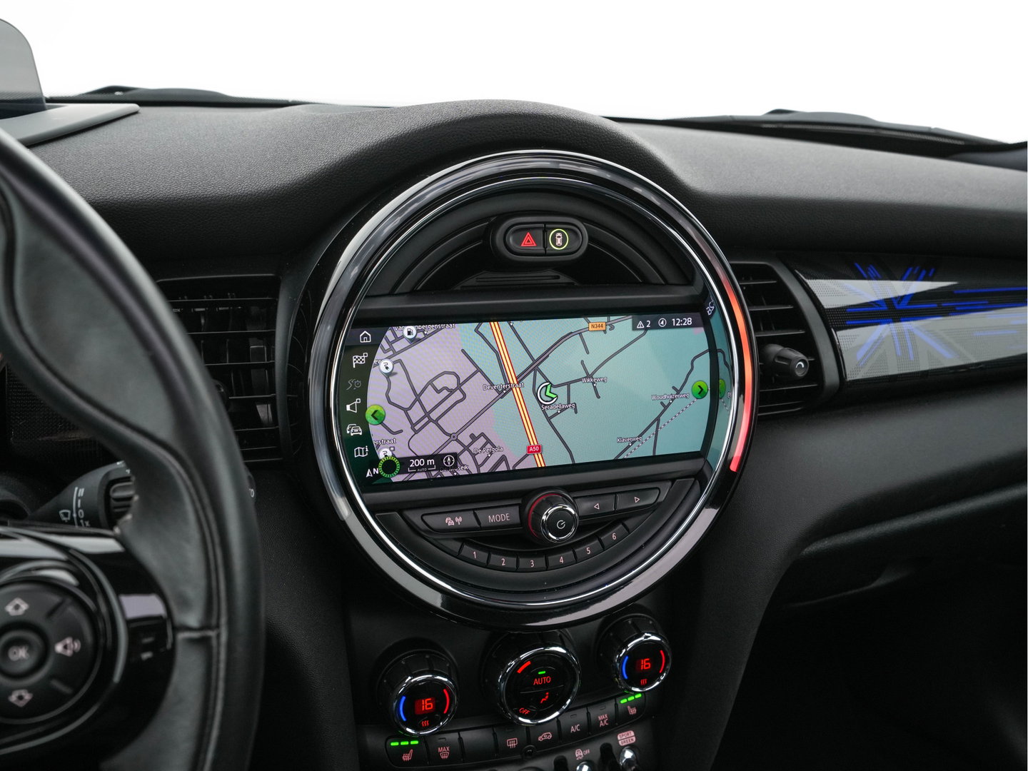 MINI Electric Yours 33 kWh [ 3-Fase-11kW ] {SoH-97%} (INCL-BTW) Aut. *HEATPUMP | PANO | LEATHER | DIGI-COCKPIT | HEAD-UP | FULL-LED | NAVI-FULLMAP | HEATED-SPORTSEATS | DAB | CRUISE | HARMAN/KARDON | CAMERA | KEYLESS | AMBIENTLIGHT | 17"ALU*