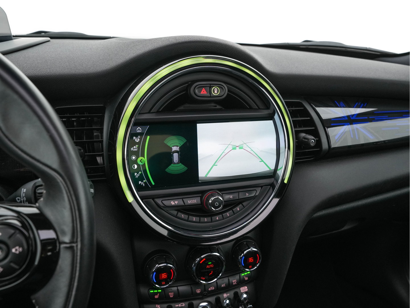 MINI Electric Yours 33 kWh [ 3-Fase-11kW ] {SoH-97%} (INCL-BTW) Aut. *HEATPUMP | PANO | LEATHER | DIGI-COCKPIT | HEAD-UP | FULL-LED | NAVI-FULLMAP | HEATED-SPORTSEATS | DAB | CRUISE | HARMAN/KARDON | CAMERA | KEYLESS | AMBIENTLIGHT | 17"ALU*