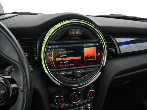 MINI Electric Yours 33 kWh [ 3-Fase-11kW ] {SoH-97%} (INCL-BTW) Aut. *HEATPUMP | PANO | LEATHER | DIGI-COCKPIT | HEAD-UP | FULL-LED | NAVI-FULLMAP | HEATED-SPORTSEATS | DAB | CRUISE | HARMAN/KARDON | CAMERA | KEYLESS | AMBIENTLIGHT | 17"ALU*
