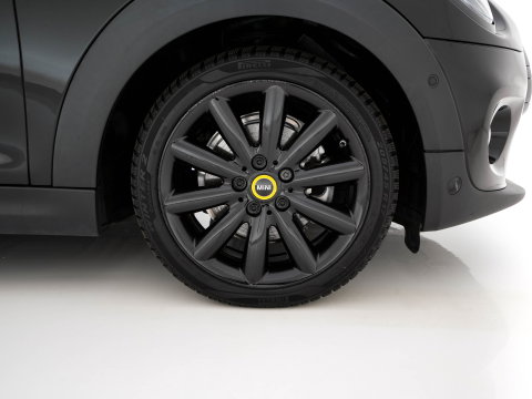 MINI Electric Yours 33 kWh [ 3-Fase-11kW ] {SoH-97%} (INCL-BTW) Aut. *HEATPUMP | PANO | LEATHER | DIGI-COCKPIT | HEAD-UP | FULL-LED | NAVI-FULLMAP | HEATED-SPORTSEATS | DAB | CRUISE | HARMAN/KARDON | CAMERA | KEYLESS | AMBIENTLIGHT | 17"ALU*