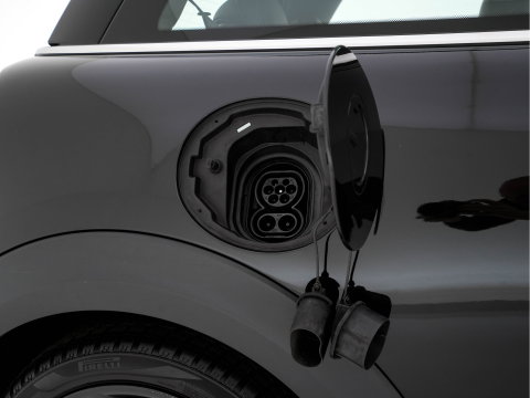 MINI Electric Yours 33 kWh [ 3-Fase-11kW ] {SoH-97%} (INCL-BTW) Aut. *HEATPUMP | PANO | LEATHER | DIGI-COCKPIT | HEAD-UP | FULL-LED | NAVI-FULLMAP | HEATED-SPORTSEATS | DAB | CRUISE | HARMAN/KARDON | CAMERA | KEYLESS | AMBIENTLIGHT | 17"ALU*
