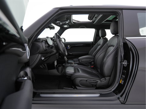 MINI Electric Yours 33 kWh [ 3-Fase-11kW ] {SoH-97%} (INCL-BTW) Aut. *HEATPUMP | PANO | LEATHER | DIGI-COCKPIT | HEAD-UP | FULL-LED | NAVI-FULLMAP | HEATED-SPORTSEATS | DAB | CRUISE | HARMAN/KARDON | CAMERA | KEYLESS | AMBIENTLIGHT | 17"ALU*