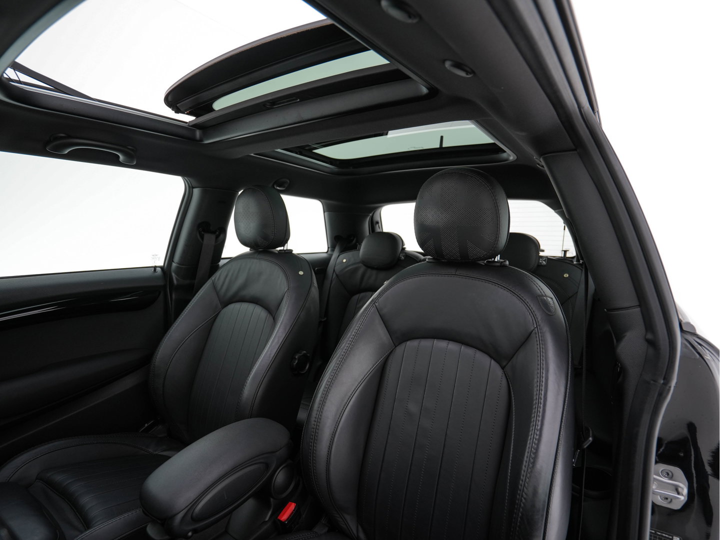 MINI Electric Yours 33 kWh [ 3-Fase-11kW ] {SoH-97%} (INCL-BTW) Aut. *HEATPUMP | PANO | LEATHER | DIGI-COCKPIT | HEAD-UP | FULL-LED | NAVI-FULLMAP | HEATED-SPORTSEATS | DAB | CRUISE | HARMAN/KARDON | CAMERA | KEYLESS | AMBIENTLIGHT | 17"ALU*