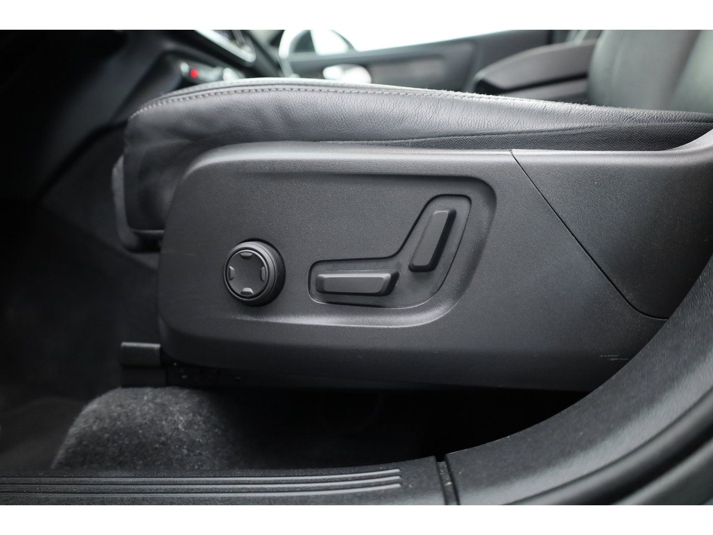 Volvo XC40 1.5 T5 Ultimate Dark | SOH 95.1% | Pano | 360cam | Harman Kardon | Memory | Keyless | Adapt. Cruise | Stoel-Stuurverw.