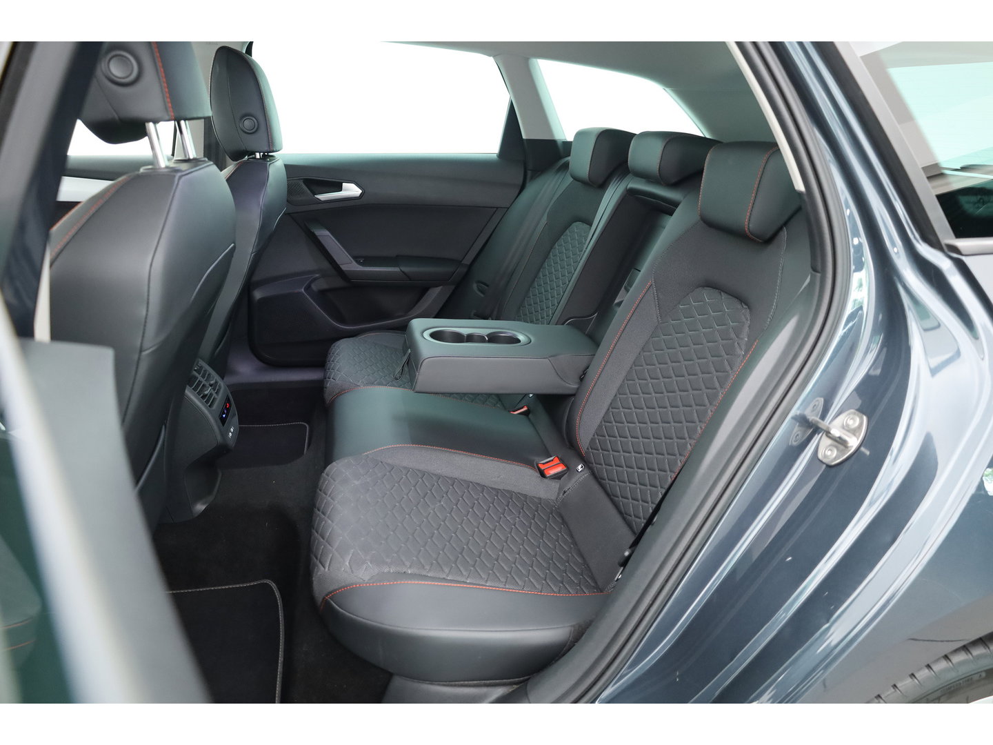 SEAT Leon Sportstourer 1.4 TSI eHybrid PHEV FR Business Intense | SOH 97% | Stoel- Stuurverw. | NAV + CarPlay | Adapt. Cruise | Clima | LED