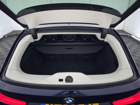 BMW 3 Serie Touring 320e Business Edition Plus (Plug-in) (INCL.BTW) *PANO | LASER-LIGHT | LEATHER | HEATED-SPORTSEATS | HIFI-SOUND | KEYLESS | DIGI-COCKPIT | NAVI-FULLMAP | DAB | AMBIENT-LIGHT | PRIVACY-GLASS | ECC | PDC | CRUISE | 19''ALU | TOWBAR