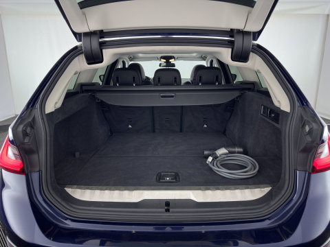BMW 3 Serie Touring 320e Business Edition Plus (Plug-in) (INCL.BTW) *PANO | LASER-LIGHT | LEATHER | HEATED-SPORTSEATS | HIFI-SOUND | KEYLESS | DIGI-COCKPIT | NAVI-FULLMAP | DAB | AMBIENT-LIGHT | PRIVACY-GLASS | ECC | PDC | CRUISE | 19''ALU | TOWBAR