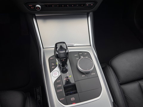 BMW 3 Serie Touring 320e Business Edition Plus (Plug-in) (INCL.BTW) *PANO | LASER-LIGHT | LEATHER | HEATED-SPORTSEATS | HIFI-SOUND | KEYLESS | DIGI-COCKPIT | NAVI-FULLMAP | DAB | AMBIENT-LIGHT | PRIVACY-GLASS | ECC | PDC | CRUISE | 19''ALU | TOWBAR
