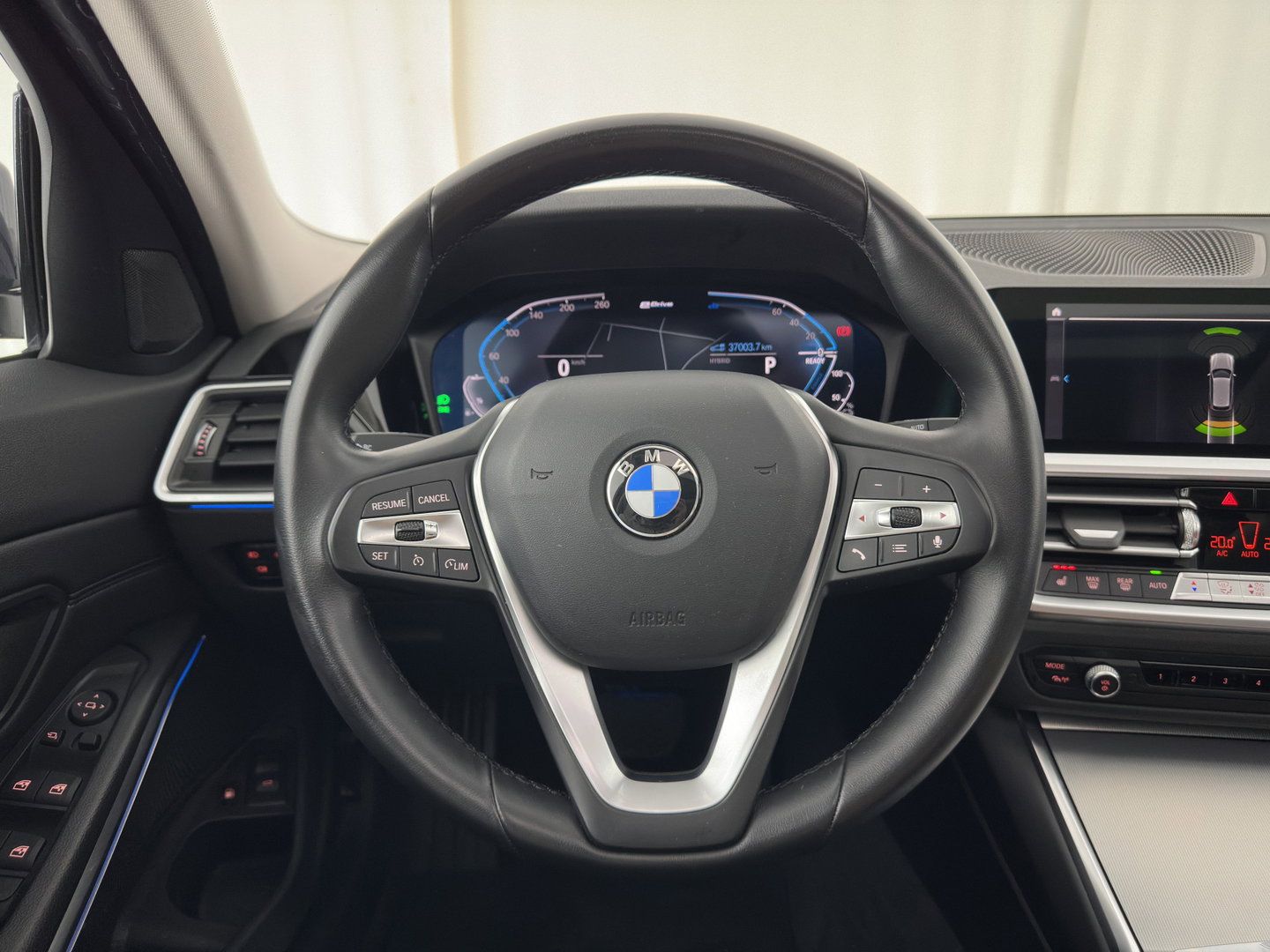 BMW 3 Serie Touring 320e Business Edition Plus (Plug-in) (INCL.BTW) *PANO | LASER-LIGHT | LEATHER | HEATED-SPORTSEATS | HIFI-SOUND | KEYLESS | DIGI-COCKPIT | NAVI-FULLMAP | DAB | AMBIENT-LIGHT | PRIVACY-GLASS | ECC | PDC | CRUISE | 19''ALU | TOWBAR