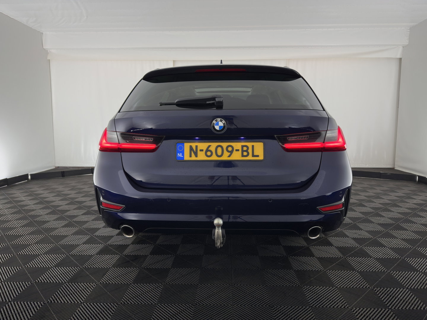 BMW 3 Serie Touring 320e Business Edition Plus (Plug-in) (INCL.BTW) *PANO | LASER-LIGHT | LEATHER | HEATED-SPORTSEATS | HIFI-SOUND | KEYLESS | DIGI-COCKPIT | NAVI-FULLMAP | DAB | AMBIENT-LIGHT | PRIVACY-GLASS | ECC | PDC | CRUISE | 19''ALU | TOWBAR