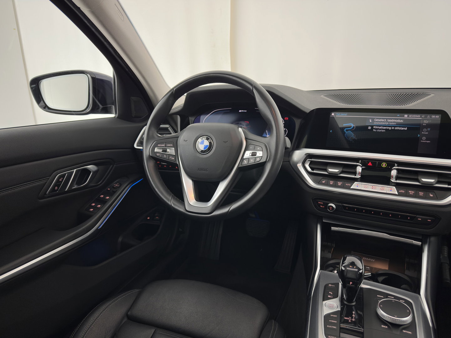 BMW 3 Serie Touring 320e Business Edition Plus (Plug-in) (INCL.BTW) *PANO | LASER-LIGHT | LEATHER | HEATED-SPORTSEATS | HIFI-SOUND | KEYLESS | DIGI-COCKPIT | NAVI-FULLMAP | DAB | AMBIENT-LIGHT | PRIVACY-GLASS | ECC | PDC | CRUISE | 19''ALU | TOWBAR