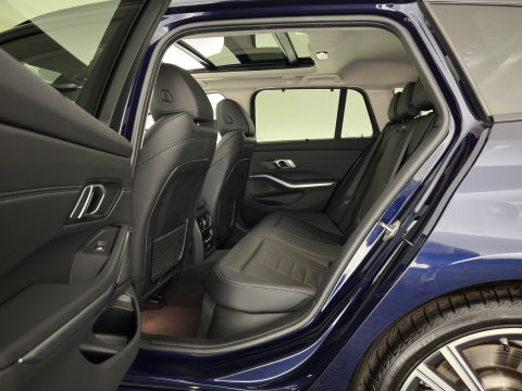 BMW 3 Serie Touring 320e Business Edition Plus (Plug-in) (INCL.BTW) *PANO | LASER-LIGHT | LEATHER | HEATED-SPORTSEATS | HIFI-SOUND | KEYLESS | DIGI-COCKPIT | NAVI-FULLMAP | DAB | AMBIENT-LIGHT | PRIVACY-GLASS | ECC | PDC | CRUISE | 19''ALU | TOWBAR