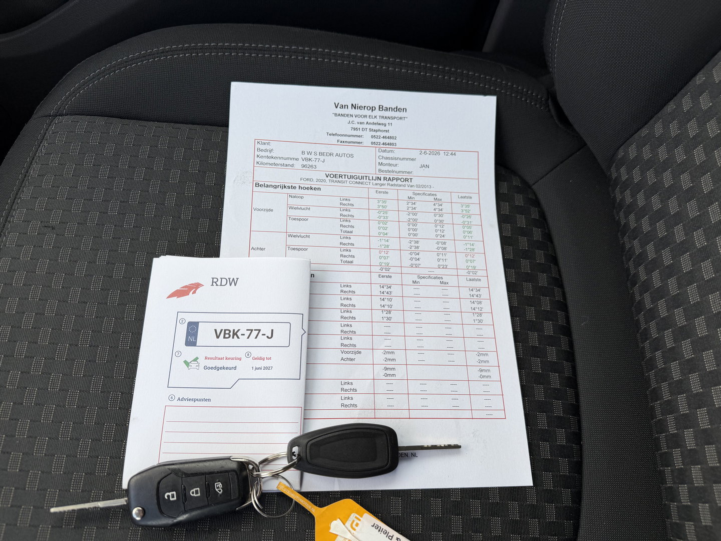 Ford Transit Connect 1.5 EcoBlue 100pk L2 Trend HP / vaste prijs rijklaar € 12.950 ex btw / lease vanaf € 218 / euro 6 / bpm vrij / airco / cruise / trekhaak / ingerichte laadruimte