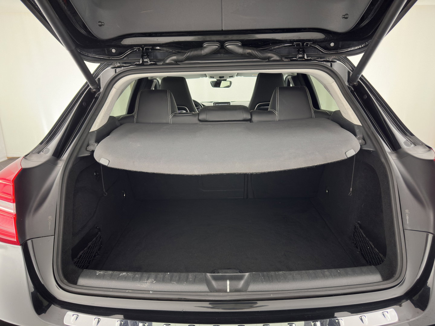 Mercedes-Benz GLA 200 CDI Edition 1 Aut. *LEATHER-FABRIC | XENON | SPORT-SEATS | CAMERA | NAVI-FULLMAP | PRIVACY-GLASS | SHIFTPADDLES | ECC | PDC | CRUISE | 18''ALU | TOWBAR*