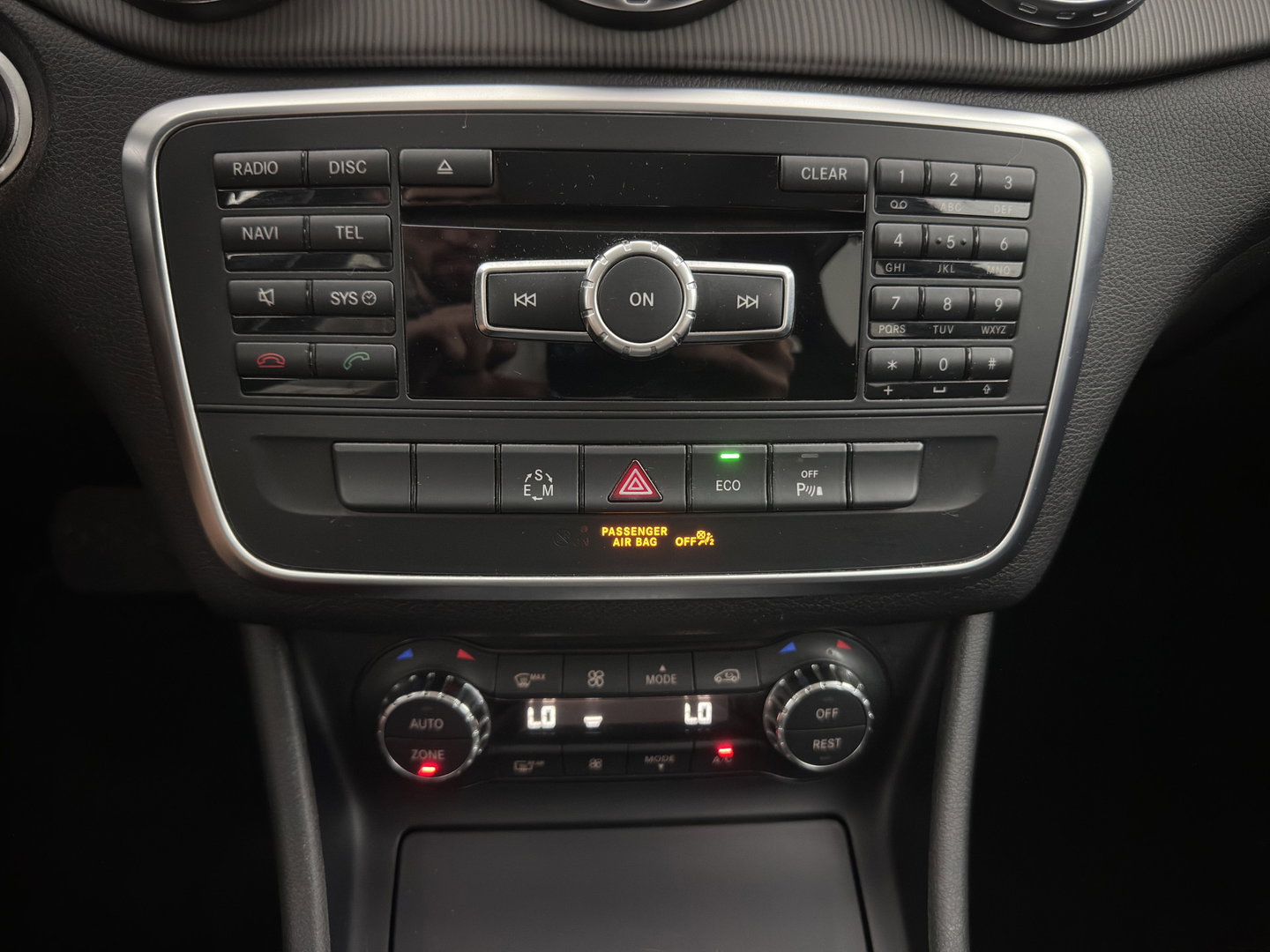 Mercedes-Benz GLA 200 CDI Edition 1 Aut. *LEATHER-FABRIC | XENON | SPORT-SEATS | CAMERA | NAVI-FULLMAP | PRIVACY-GLASS | SHIFTPADDLES | ECC | PDC | CRUISE | 18''ALU | TOWBAR*