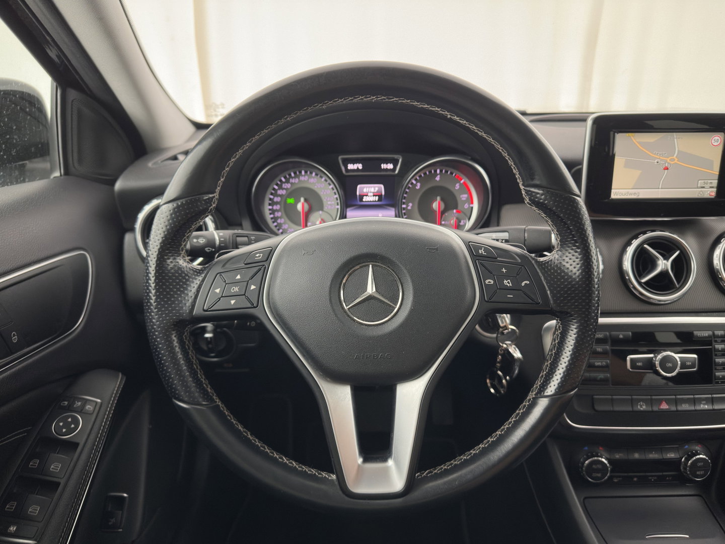 Mercedes-Benz GLA 200 CDI Edition 1 Aut. *LEATHER-FABRIC | XENON | SPORT-SEATS | CAMERA | NAVI-FULLMAP | PRIVACY-GLASS | SHIFTPADDLES | ECC | PDC | CRUISE | 18''ALU | TOWBAR*