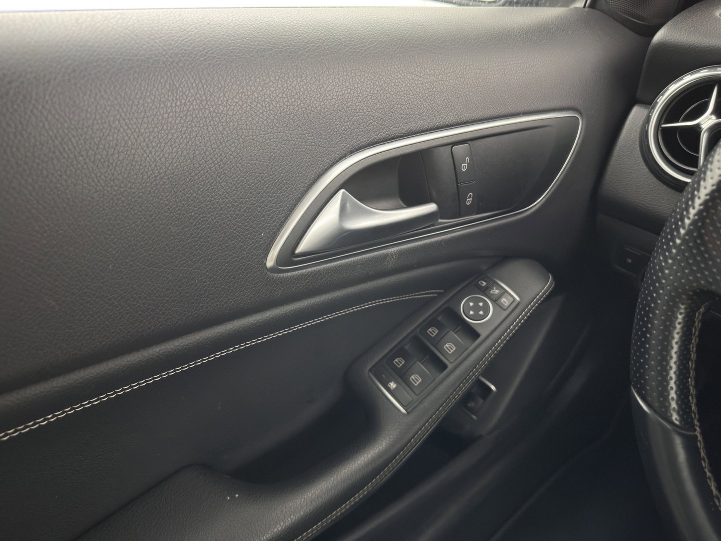 Mercedes-Benz GLA 200 CDI Edition 1 Aut. *LEATHER-FABRIC | XENON | SPORT-SEATS | CAMERA | NAVI-FULLMAP | PRIVACY-GLASS | SHIFTPADDLES | ECC | PDC | CRUISE | 18''ALU | TOWBAR*