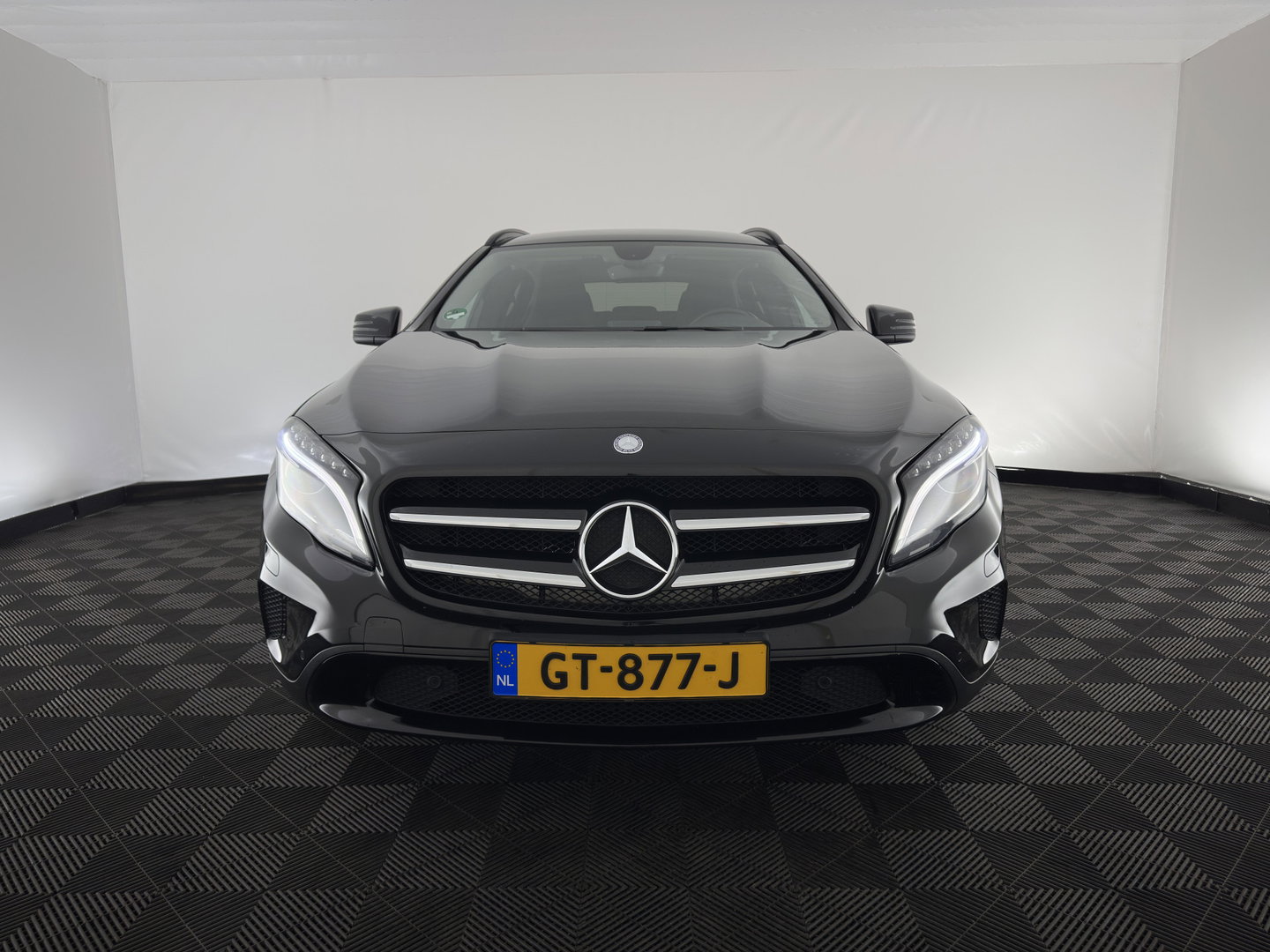 Mercedes-Benz GLA 200 CDI Edition 1 Aut. *LEATHER-FABRIC | XENON | SPORT-SEATS | CAMERA | NAVI-FULLMAP | PRIVACY-GLASS | SHIFTPADDLES | ECC | PDC | CRUISE | 18''ALU | TOWBAR*