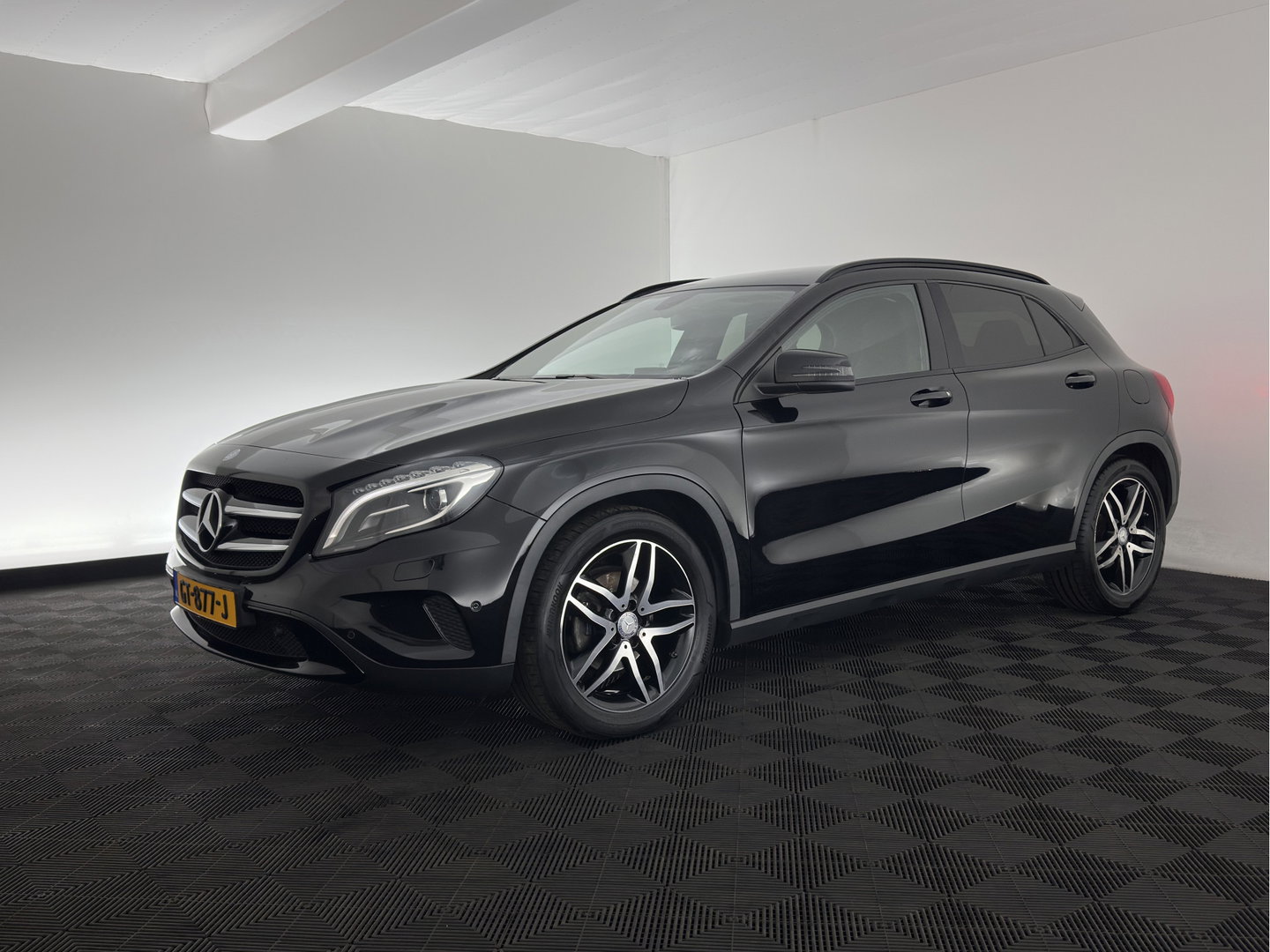 Mercedes-Benz GLA 200 CDI Edition 1 Aut. *LEATHER-FABRIC | XENON | SPORT-SEATS | CAMERA | NAVI-FULLMAP | PRIVACY-GLASS | SHIFTPADDLES | ECC | PDC | CRUISE | 18''ALU | TOWBAR*