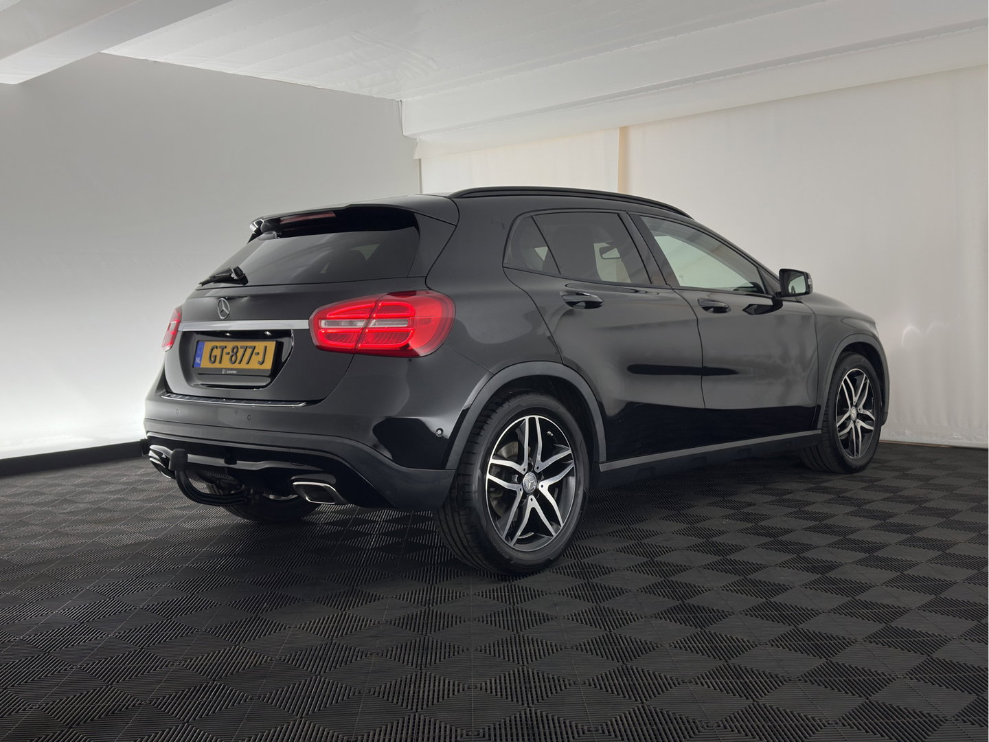 Mercedes-Benz GLA 200 CDI Edition 1 Aut. *LEATHER-FABRIC | XENON | SPORT-SEATS | CAMERA | NAVI-FULLMAP | PRIVACY-GLASS | SHIFTPADDLES | ECC | PDC | CRUISE | 18''ALU | TOWBAR*