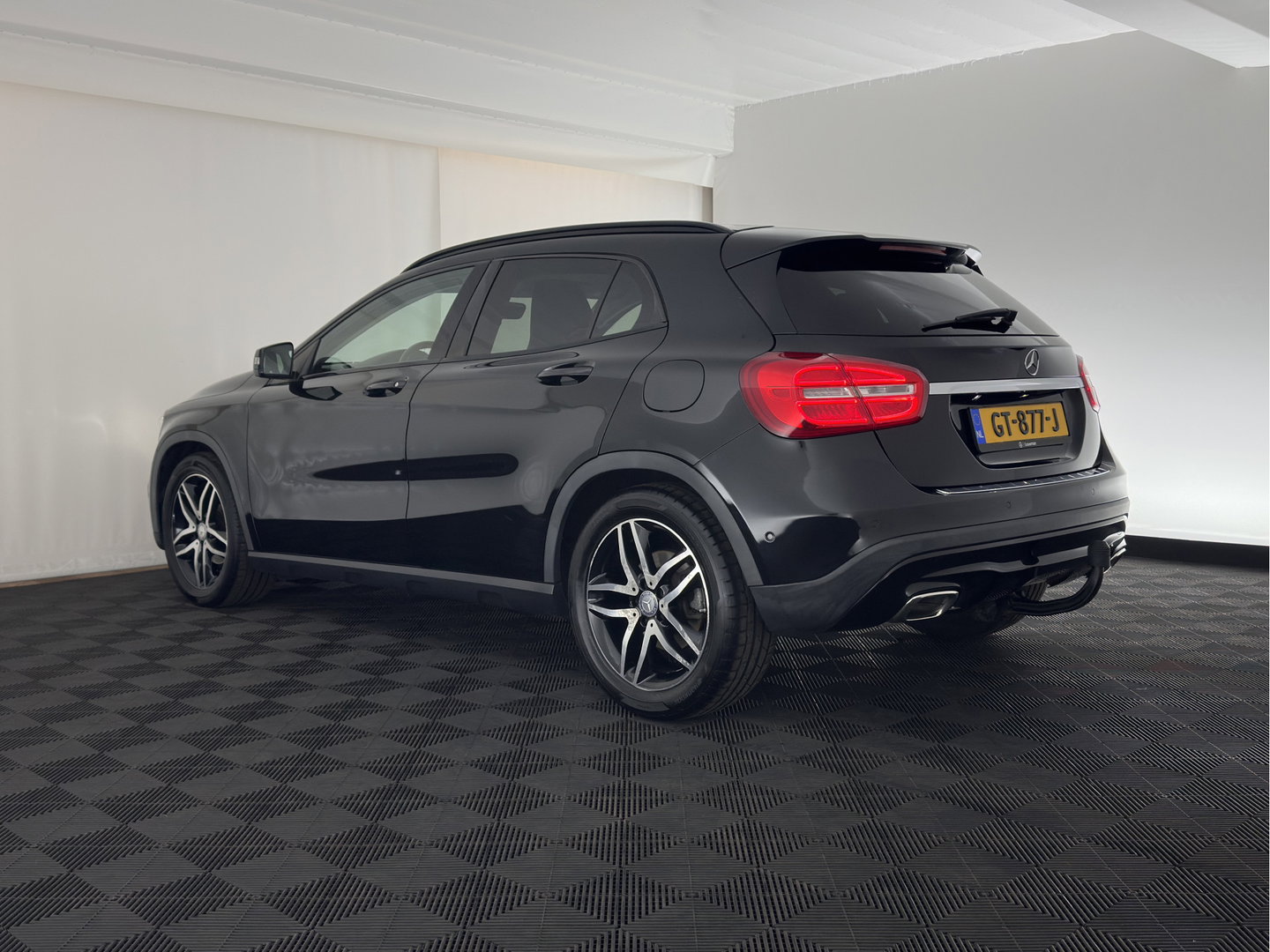 Mercedes-Benz GLA 200 CDI Edition 1 Aut. *LEATHER-FABRIC | XENON | SPORT-SEATS | CAMERA | NAVI-FULLMAP | PRIVACY-GLASS | SHIFTPADDLES | ECC | PDC | CRUISE | 18''ALU | TOWBAR*