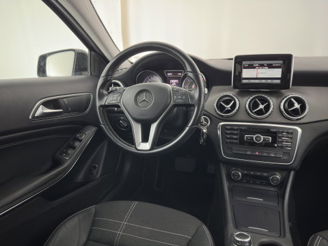 Mercedes-Benz GLA 200 CDI Edition 1 Aut. *LEATHER-FABRIC | XENON | SPORT-SEATS | CAMERA | NAVI-FULLMAP | PRIVACY-GLASS | SHIFTPADDLES | ECC | PDC | CRUISE | 18''ALU | TOWBAR*