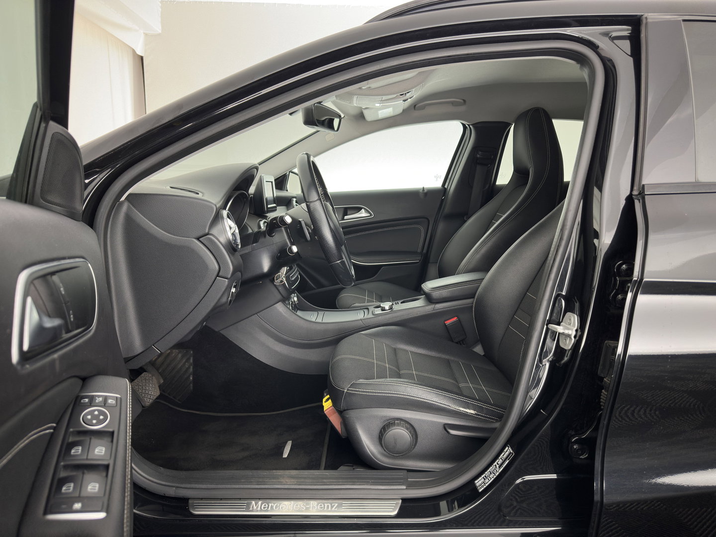 Mercedes-Benz GLA 200 CDI Edition 1 Aut. *LEATHER-FABRIC | XENON | SPORT-SEATS | CAMERA | NAVI-FULLMAP | PRIVACY-GLASS | SHIFTPADDLES | ECC | PDC | CRUISE | 18''ALU | TOWBAR*